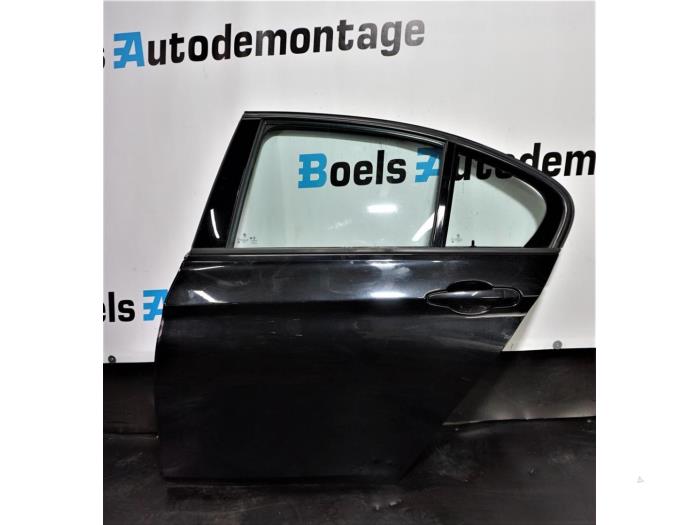 Rear door 4-door, left from a BMW 3 serie (F30) 330e 2018