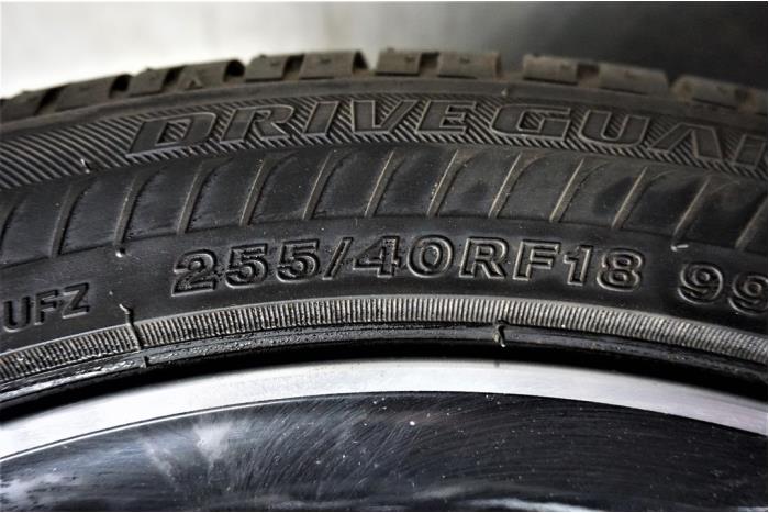 Wheel + tyre from a BMW 3 serie (F30) 330e 2018