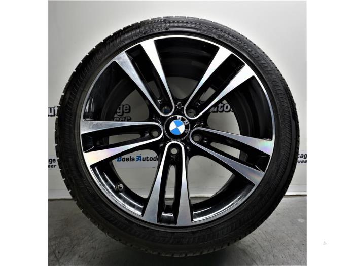 Felge + Reifen van een BMW 3 serie (F30) 330e 2018