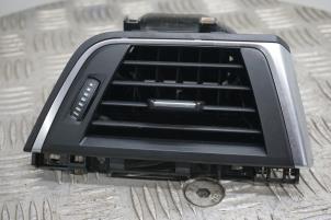 Usados Rejilla de aire de salpicadero BMW 3 serie (F30) 330e Precio € 20,00 Norma de margen ofrecido por Boels Autodemontage