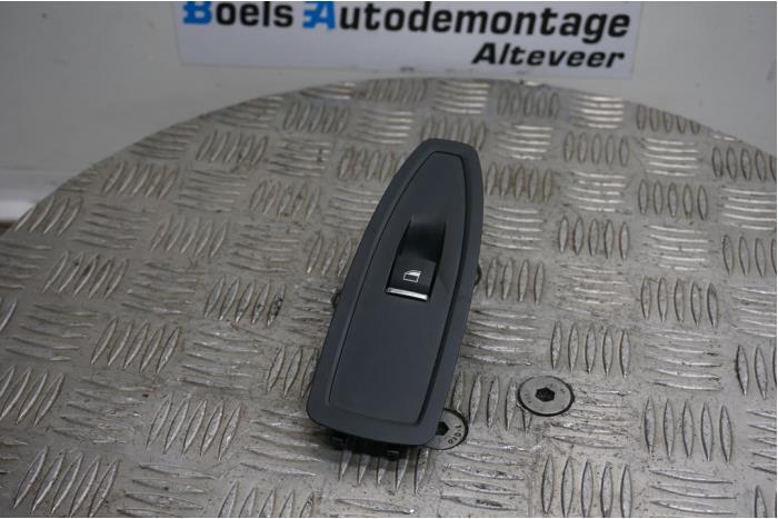 Electric window switch from a BMW 3 serie (F30) 330e 2018