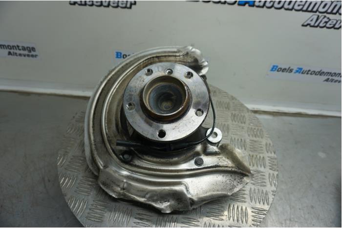 Front wheel hub from a BMW 3 serie (F30) 330e 2018