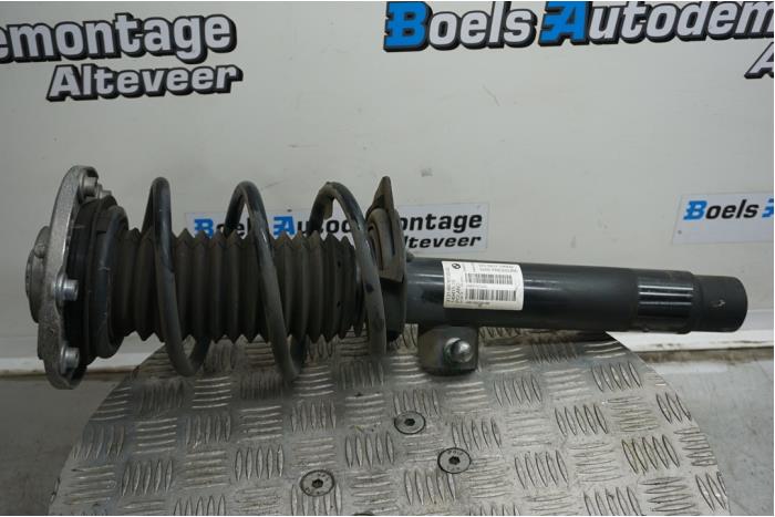 Front shock absorber rod, left from a BMW 3 serie (F30) 330e 2018