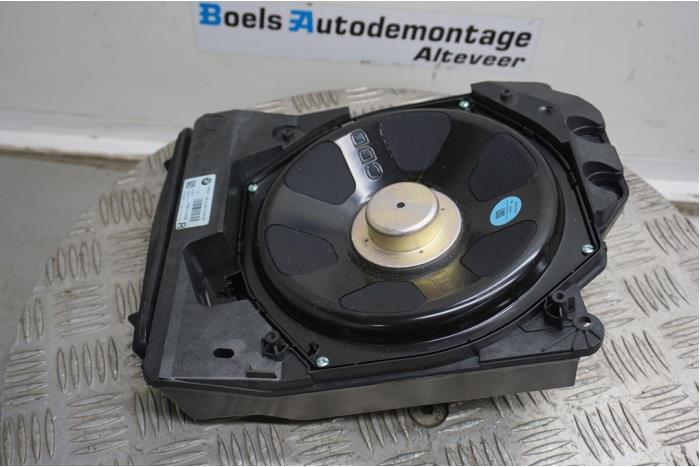 Begagnade Bashögtalare BMW 3 serie (F30) 330e Pris € 50,00 Marginaltabell erbjuds av Boels Autodemontage