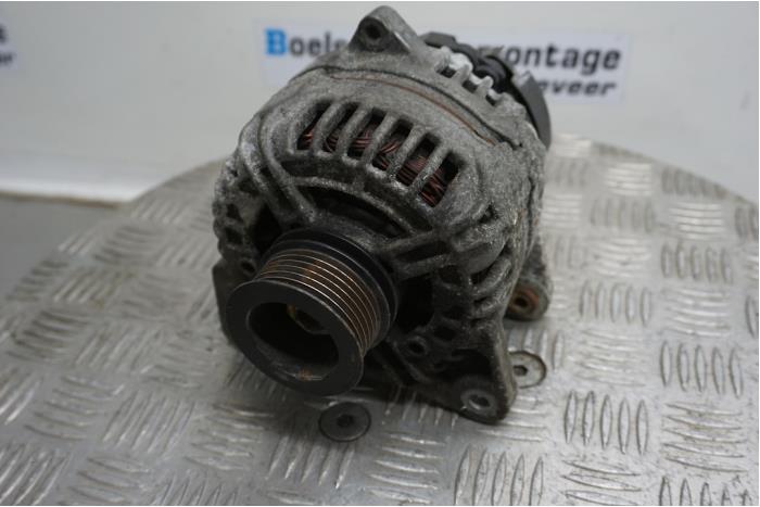 Used Dynamo Renault Laguna III (BT) 1.6 16V Price € 50,00 Margin scheme offered by Boels Autodemontage