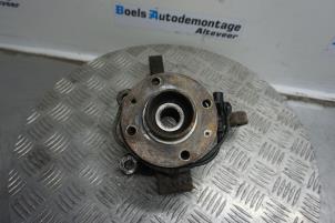 Used Front wheel hub Nissan Note (E11) 1.4 16V Price € 35,00 Margin scheme offered by Boels Autodemontage