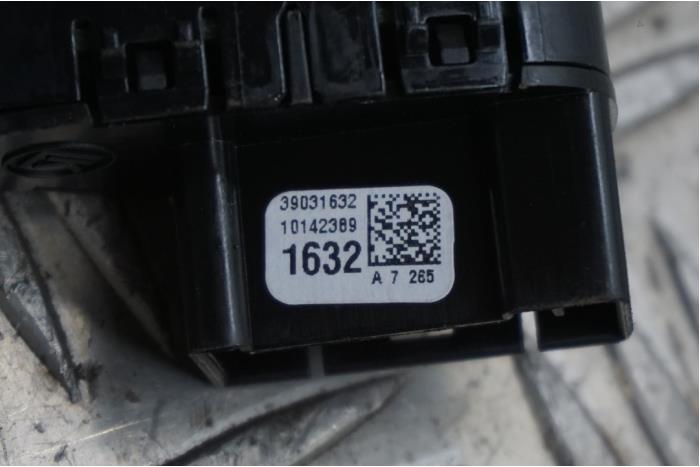 Interruptor de calefactor de asiento de un Opel Corsa E 1.2 16V 2017