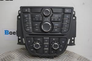 Usados Panel de control de radio Opel Astra J Sports Tourer (PD8/PE8/PF8) 1.4 Turbo 16V Precio € 50,00 Norma de margen ofrecido por Boels Autodemontage
