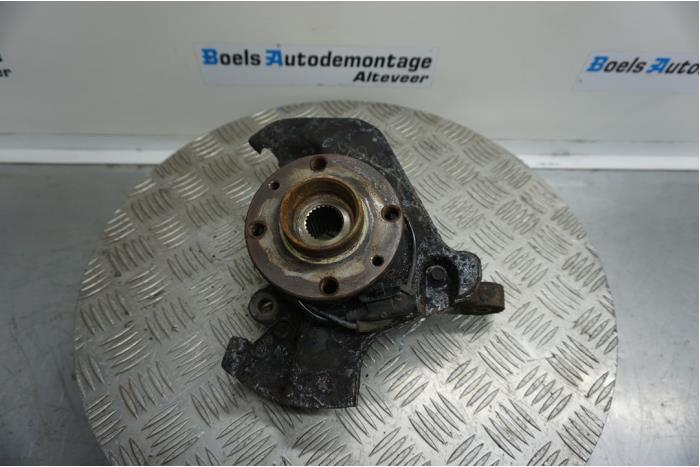 Front wheel hub from a Peugeot Bipper (AA) 1.3 HDI 2013