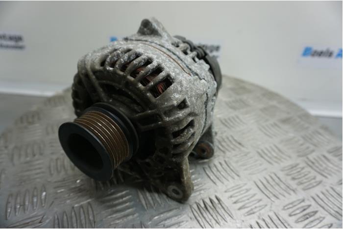 Dynamo from a Renault Clio III (BR/CR) 1.4 16V 2006
