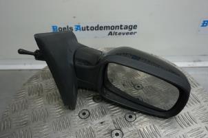 Used Wing mirror, right Renault Clio III (BR/CR) 1.4 16V Price € 50,00 Margin scheme offered by Boels Autodemontage