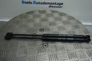 Used Set of gas struts for boot Audi TT Roadster (8N9) 1.8 20V Turbo Price € 35,00 Margin scheme offered by Boels Autodemontage