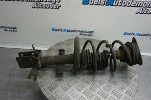 Used Front shock absorber rod, right Renault Clio IV Estate/Grandtour (7R) 1.5 Energy dCi 90 FAP Price € 50,00 Margin scheme offered by Boels Autodemontage