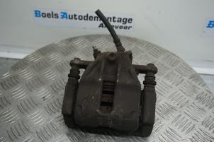 Used Front brake calliper, right Renault Clio IV Estate/Grandtour (7R) 1.5 Energy dCi 90 FAP Price on request offered by Boels Autodemontage