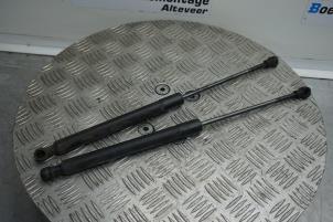 Used Set of tailgate gas struts Renault Clio IV Estate/Grandtour (7R) 1.5 Energy dCi 90 FAP Price € 40,00 Margin scheme offered by Boels Autodemontage