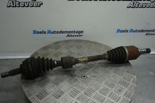 Used Front drive shaft, left Renault Clio IV Estate/Grandtour (7R) 1.5 Energy dCi 90 FAP Price on request offered by Boels Autodemontage