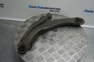 Used Front wishbone, left Renault Clio IV Estate/Grandtour (7R) 1.5 Energy dCi 90 FAP Price € 35,00 Margin scheme offered by Boels Autodemontage