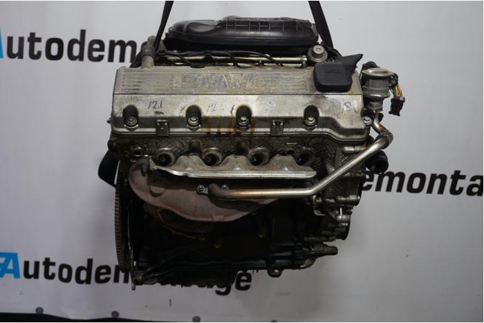 Motor van een BMW 3 serie (E46/2) 318 Ci 2000