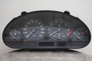 Used Odometer KM BMW 3 serie (E46/2) 318 Ci Price € 50,00 Margin scheme offered by Boels Autodemontage