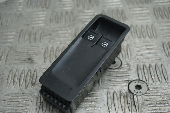 Usados Interruptor combinado de ventanillas Volkswagen Polo V (6R) 1.2 TDI 12V BlueMotion Precio € 30,00 Norma de margen ofrecido por Boels Autodemontage
