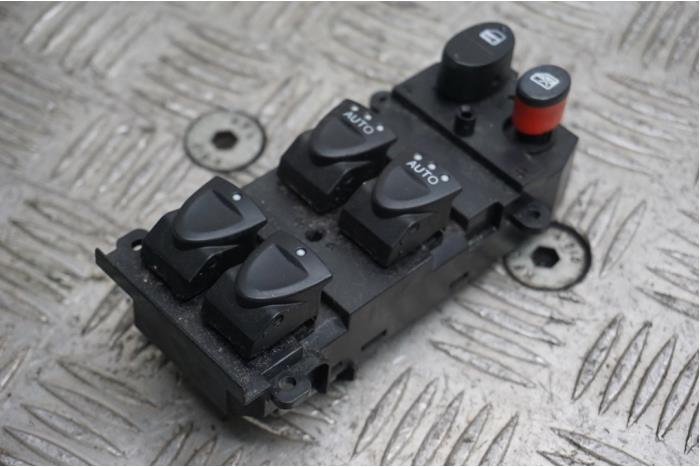 Usados Interruptor combinado de ventanillas Honda Civic (FK/FN) 1.4i Type S 16V Precio € 50,00 Norma de margen ofrecido por Boels Autodemontage