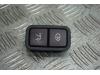 Tailgate switch from a Mercedes S (W220), 1998 / 2005 5.0 S-500 V8 24V 4-Matic, Saloon, 4-dr, Petrol, 4.966cc, 225kW (306pk), 4x4, M113966, 2002-09 / 2005-08, 220.084; 220.184 2002