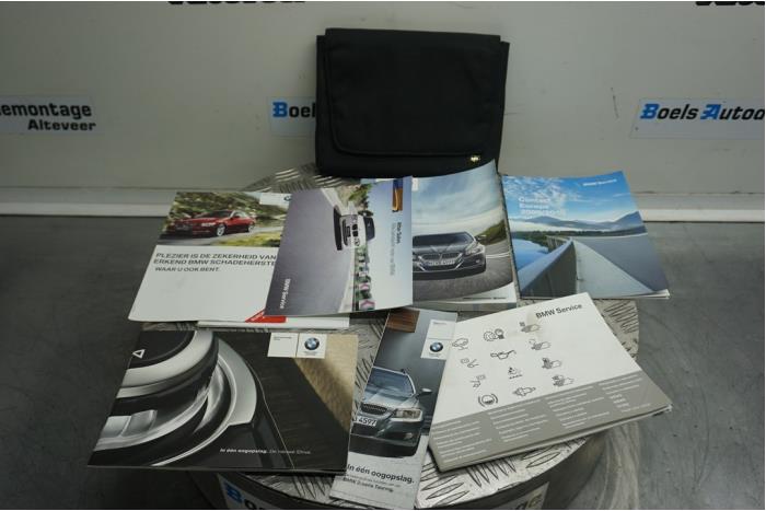 Instruction Booklet from a BMW 3 serie Touring (E91) 320i 16V 2009