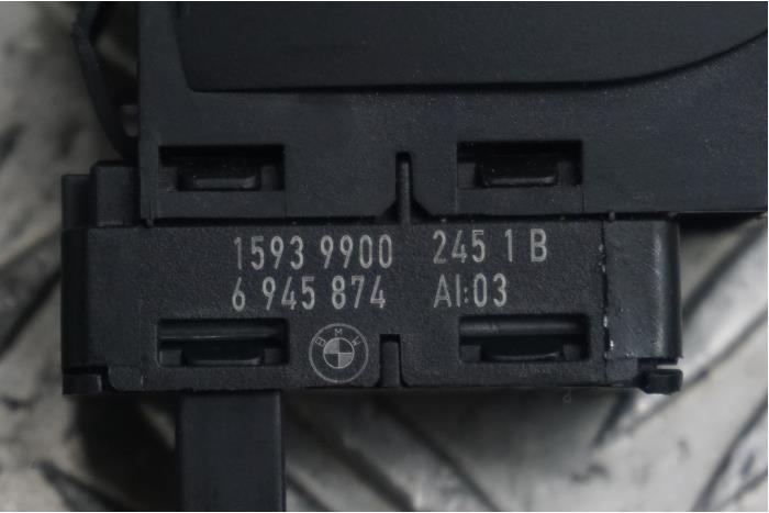 Electric window switch from a BMW 3 serie Touring (E91) 320i 16V 2009