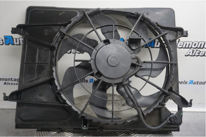 Ventilador de radiador de un Kia Cee'd Sporty Wagon (EDF) 1.4 16V 2010