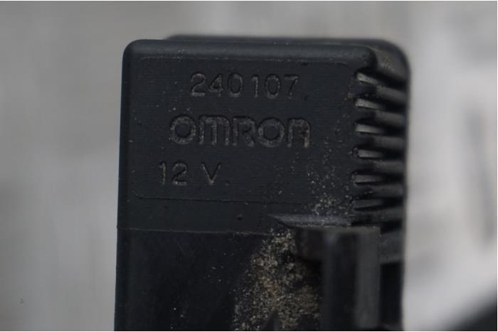 Glow plug relay from a Peugeot 308 (4A/C) 1.6 VTI 16V 2009