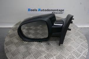 Used Wing mirror, left Renault Clio III (BR/CR) 1.2 16V 75 Price € 50,00 Margin scheme offered by Boels Autodemontage