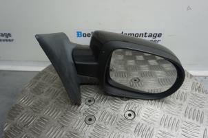 Used Wing mirror, right Renault Clio III (BR/CR) 1.2 16V 75 Price € 50,00 Margin scheme offered by Boels Autodemontage