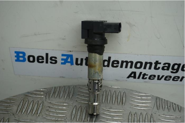 Ignition coil from a Audi A2 (8Z0) 1.4 16V 2003
