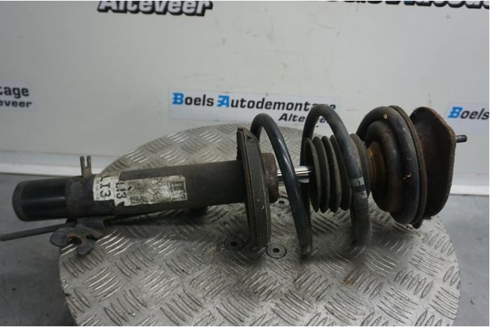 Front shock absorber rod, left from a MINI Mini Cooper S (R53) 1.6 16V 2003