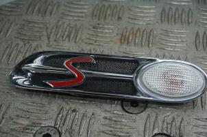 Usagé Feu clignotant gauche Mini Mini Cooper S (R53) 1.6 16V Prix € 35,00 Règlement à la marge proposé par Boels Autodemontage