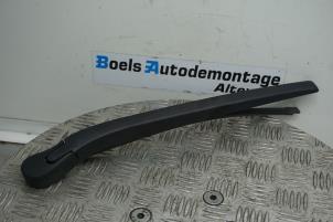 Usados Brazo de limpiaparabrisas detrás BMW 5 serie Touring (F11) 520d 16V Precio € 12,50 Norma de margen ofrecido por Boels Autodemontage