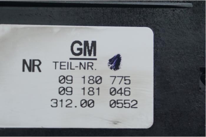 Interruptor de luz de un Opel Astra G (F08/48) 1.6 16V 2001