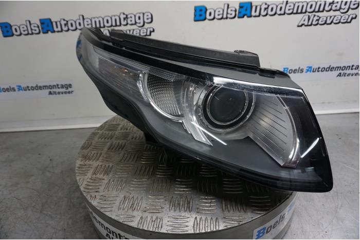 Używane Reflektor prawy Landrover Range Rover Evoque (LVJ/LVS) 2.2 SD4 16V Cena € 400,00 Procedura marży oferowane przez Boels Autodemontage