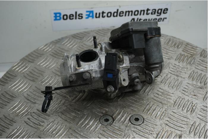 Used Throttle body Landrover Range Rover Evoque (LVJ/LVS) 2.2 SD4 16V Price € 100,00 Margin scheme offered by Boels Autodemontage