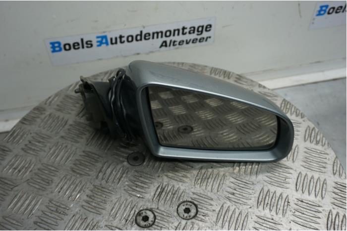 Lusterko zewnetrzne prawe z Audi A4 Avant (B7) 2.0 20V 2005