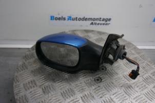 Used Wing mirror, left Peugeot 206 CC (2D) 1.6 16V Price € 30,00 Margin scheme offered by Boels Autodemontage