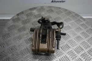 Used Rear brake calliper, right Volkswagen Passat (3B3) 1.9 TDI 130 Kat. Price € 35,00 Margin scheme offered by Boels Autodemontage