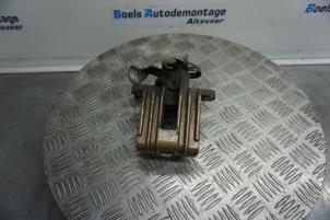 Used Rear brake calliper, left Volkswagen Passat (3B3) 1.9 TDI 130 Kat. Price € 35,00 Margin scheme offered by Boels Autodemontage