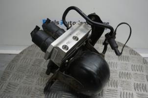 Used Hydraulic suspension pump Mercedes CL (215) 5.8 CL-600 V12 36V Price € 350,00 Margin scheme offered by Boels Autodemontage