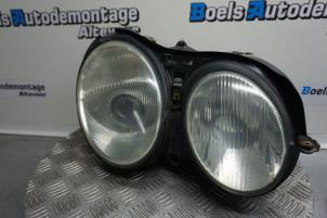 Used Headlight, right Mercedes CL (215) 5.8 CL-600 V12 36V Price € 40,00 Margin scheme offered by Boels Autodemontage