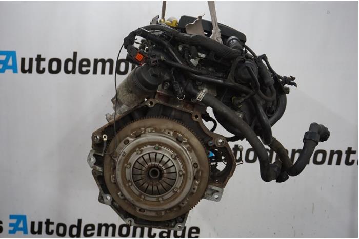 Motor van een Opel Corsa D 1.2 ecoFLEX 2010