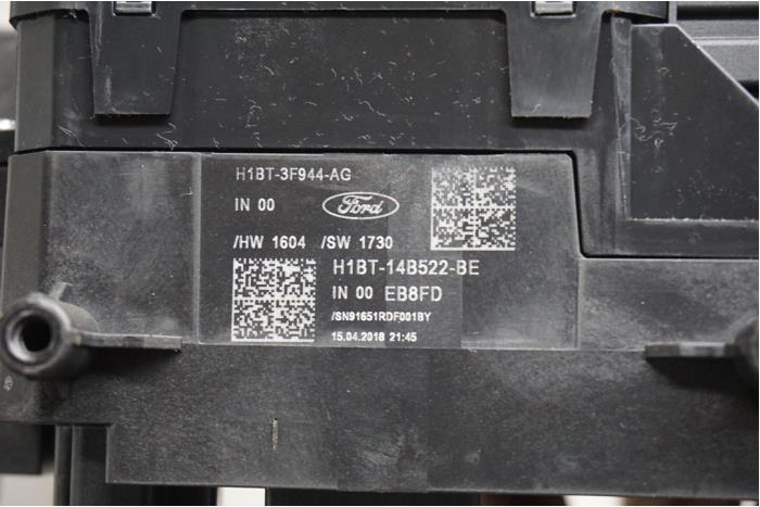 Interruptor combinado columna de dirección de un Ford Fiesta 7 1.1 Ti-VCT 12V 70 2018