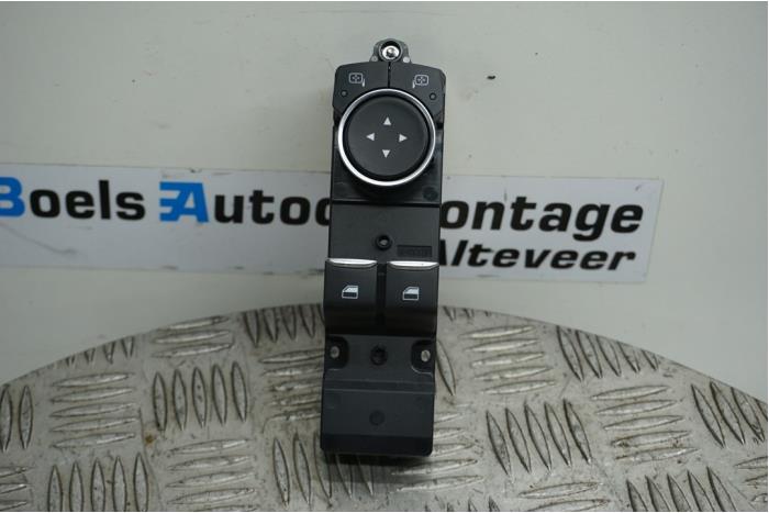 Electric window switch from a Ford Fiesta 7 1.1 Ti-VCT 12V 70 2018
