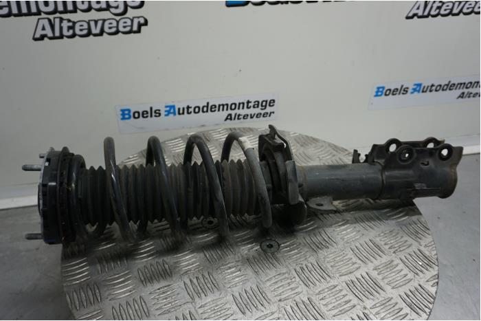 Front shock absorber rod, left from a Ford Fiesta 7 1.1 Ti-VCT 12V 70 2018