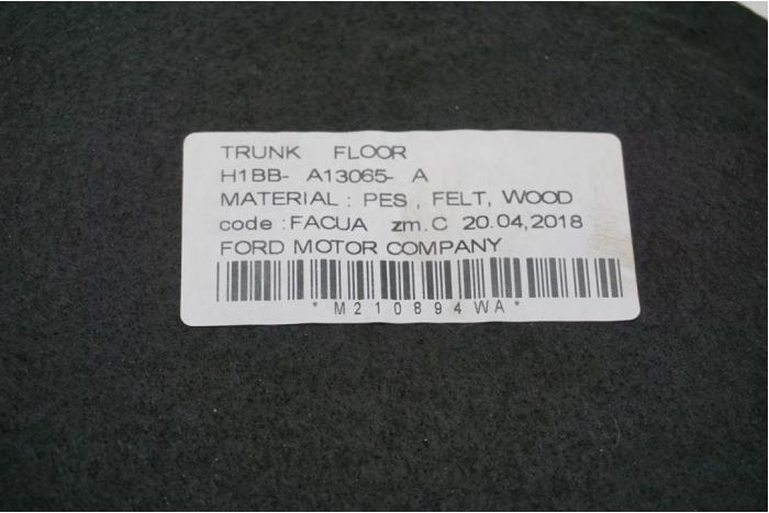Floor panel load area from a Ford Fiesta 7 1.1 Ti-VCT 12V 70 2018